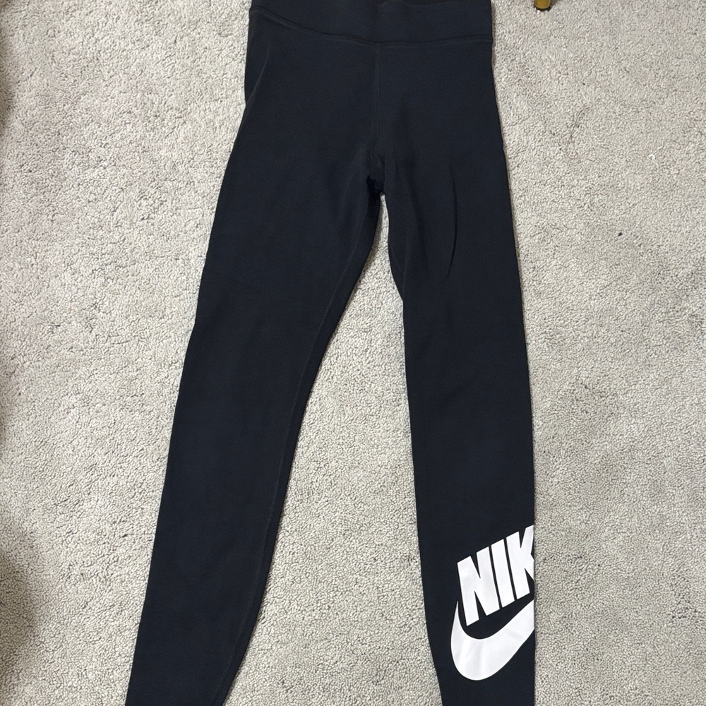 Nike Kids Leggings in Black with White Logo